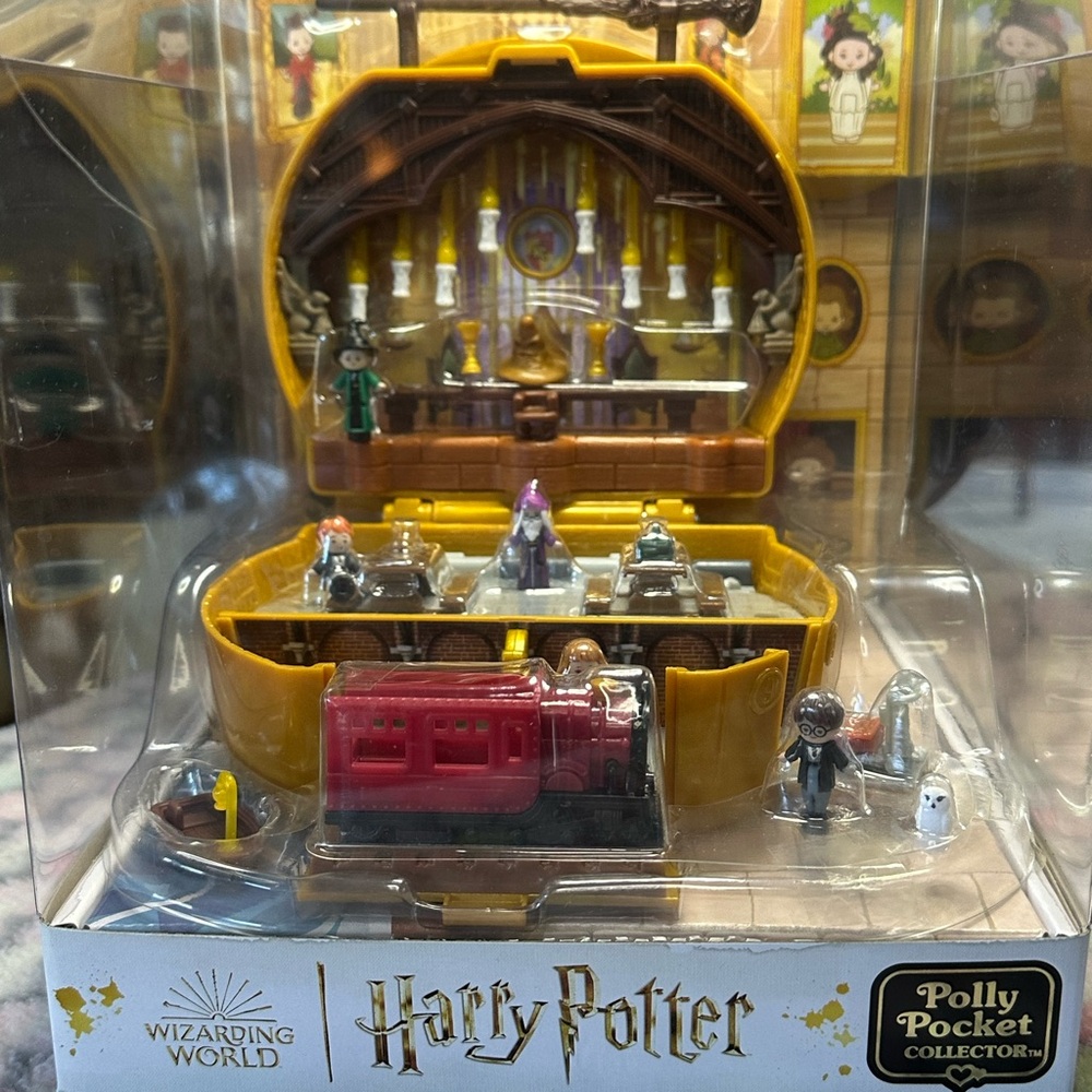 Harry Potter Wizarding World Playset - Yellow and Red
